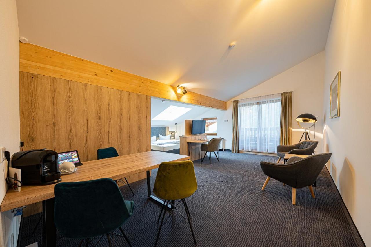 Berghotel & Chalets Adersberg Chiemgau Card Kostenfrei غراسو المظهر الخارجي الصورة