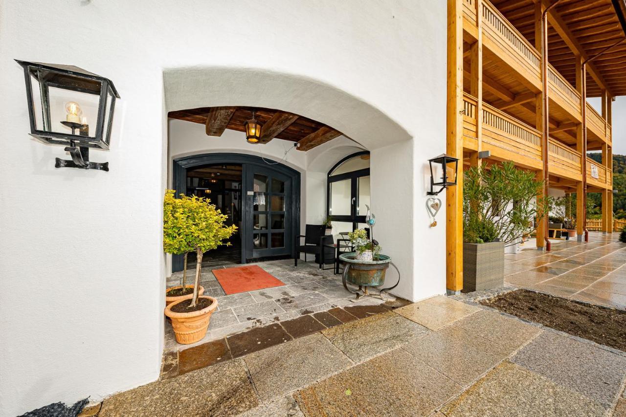 Berghotel & Chalets Adersberg Chiemgau Card Kostenfrei غراسو المظهر الخارجي الصورة